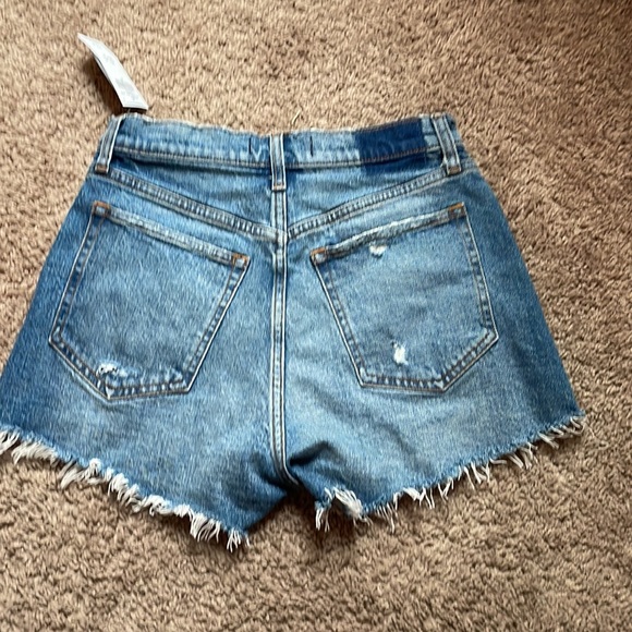 NWT Abercrombie and Fitch the mom shorts high rise curve love size 4 - Picture 2 of 4
